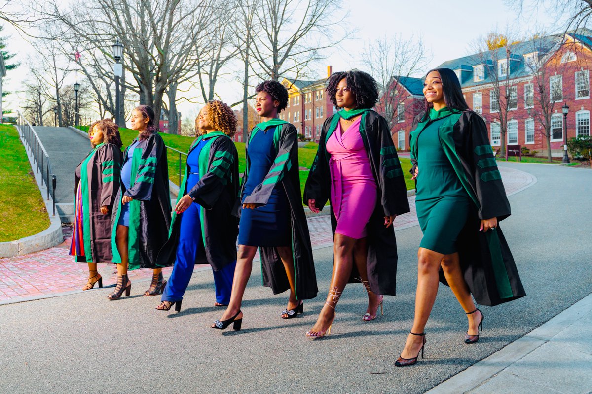 America’s future surgeons stepping into residency like...🩺🌟👏🏽 #graduation2021

#WomenInMedicine #surgtwitter #MedTwitter #MedStudentTwitter #BlackLivesMatter