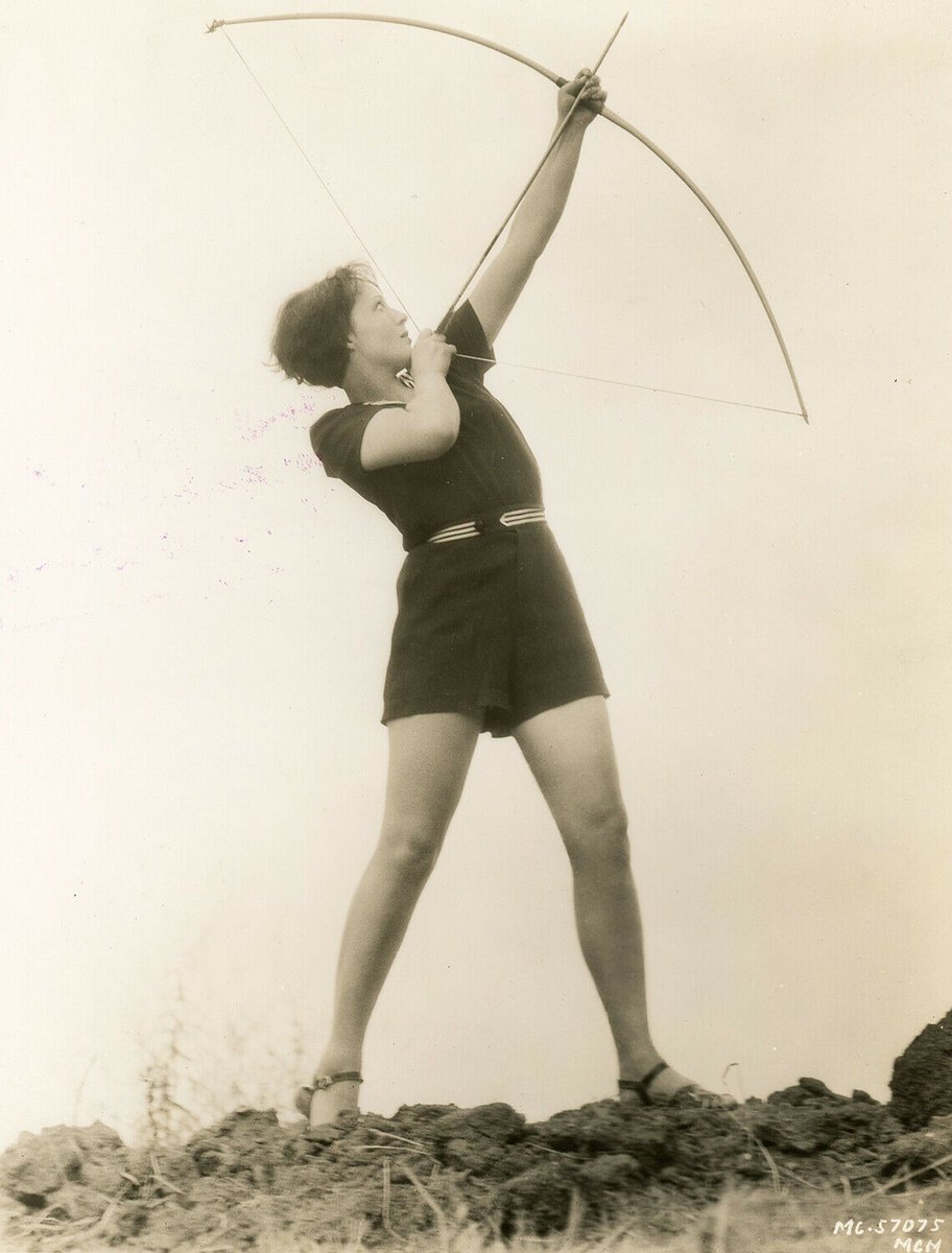 gmgallery's tweet photo. An archer pin-up girl by Enoch Bolles on the cover of Film Fun Magazine (Dec. 1925) and Luise Rainer during a 1930s photo shoot with Durward Graybill for MGM 🏹 

🔗 https://t.co/YAQzPnjfnX
🔗 https://t.co/SnfUukX7fT https://t.co/sFkEb38sIN