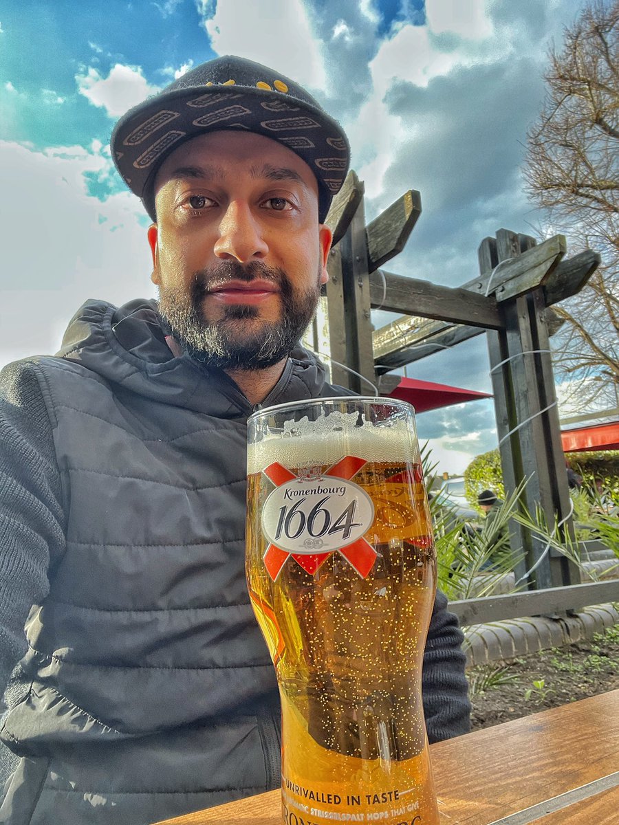 My first proper pint @ a pub in monthsssss. I am happy!!
😆🍻
#lockdowneasing #lockdownlifting #april12th