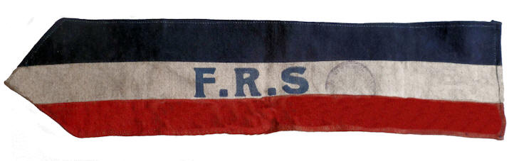 La Force Française de l'Intérieur F.F.I. sera rattachée à la Force Républicaine de Sureté (F.R.S.). En décembre 1944, les Compagnies Républicaines de Sécurité, C.R.S., sont créées et regroupent G.M.R. de Vichy et F.R.S. résistants et agissant à l'échelle régionale.
