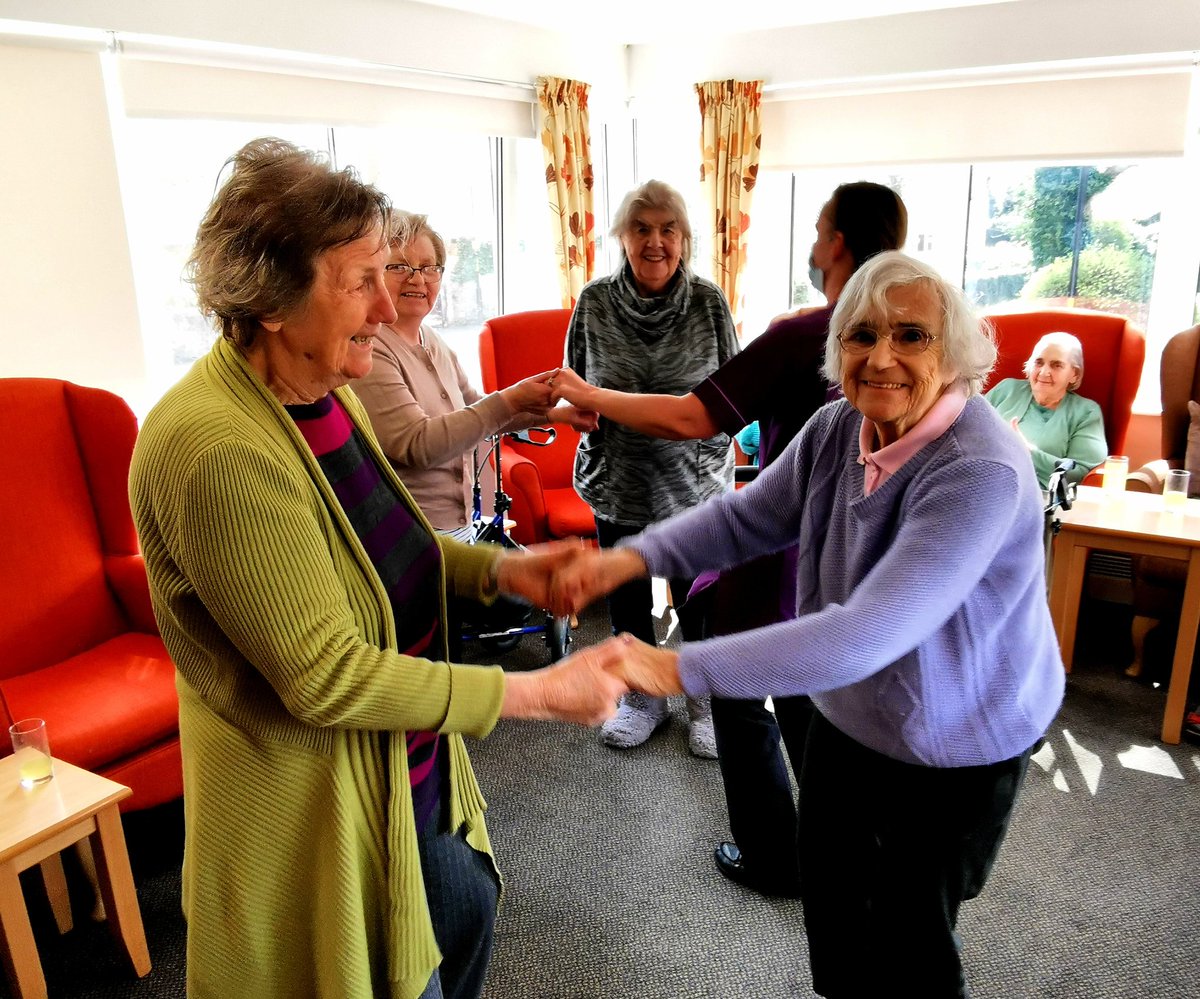 BorrageHouse's tweet photo. Great #Entertainment this afternoon @BorrageHouse π₯° #RickFry singing on #zoom π€ #singing #Dance #Smile #fun #MondayMotivaton #Ripon #care @AnchorHanover #happy #music @ricktrick @MusicforDemUK https://t.co/oH9wcwQ1tN