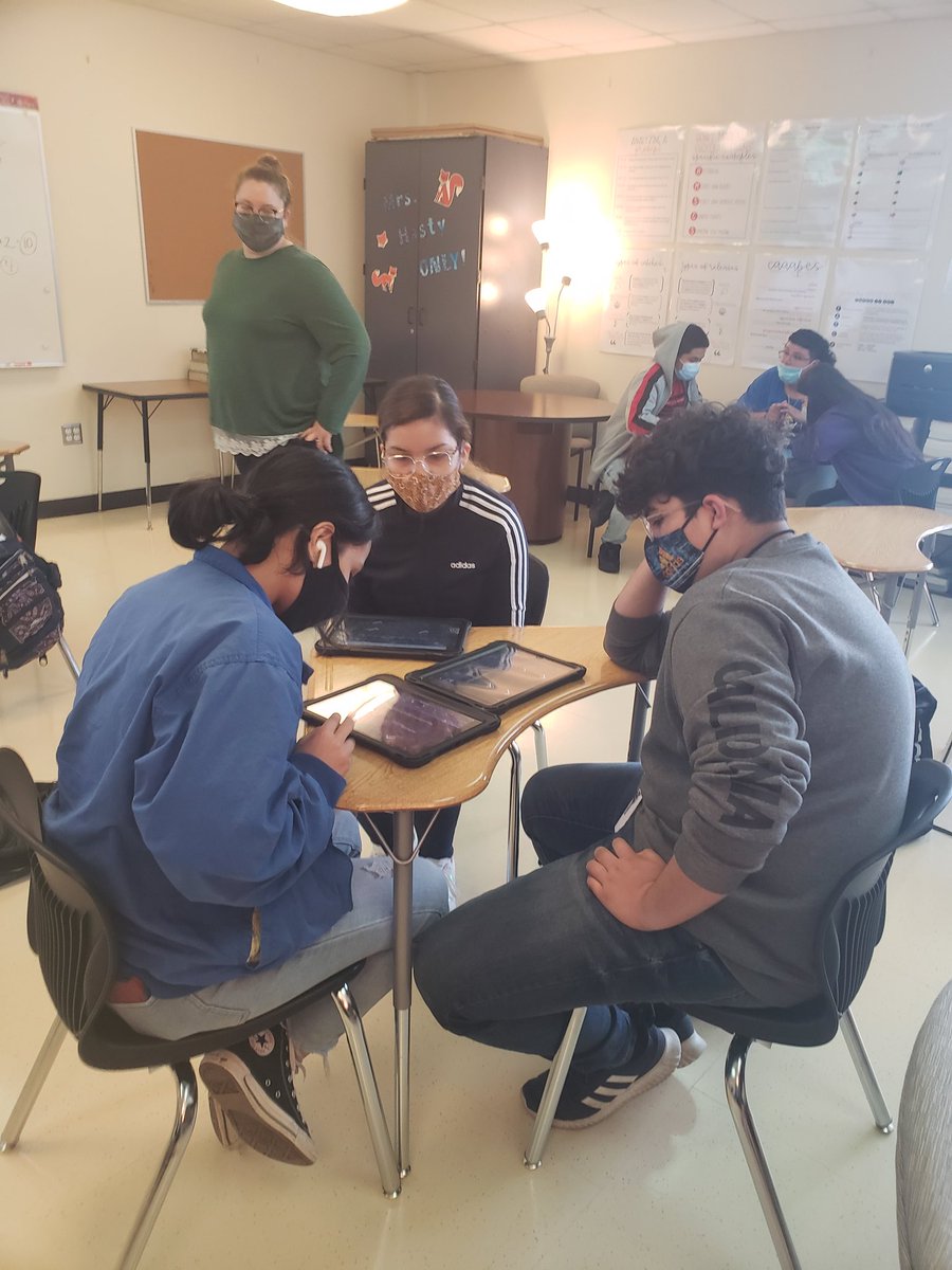 TSpencerIrving's tweet image. 9th Graders review academic vocabulary using Quizlet Live! #DPVILSHS #IISDVILS #iisdtech #HeartofCardwell #CardwellStrong