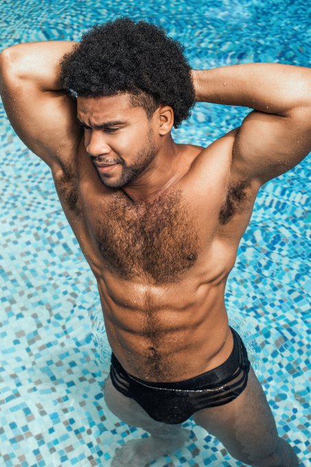 Let the weekend vibes continue ? @074Antoine #camguy #jockmen #MondayMotivaton https://t.co/TE92e2Lc