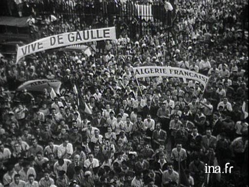 La chute de la IVème République en 1958 et l'arrivée de De Gaulle connaîtra en 1961 un putsch déjoué des généraux amèneront à la fin de l'Algérie française, avec des éléments marquants comme le métro de Charonne et la rue d'Isly en 1962.