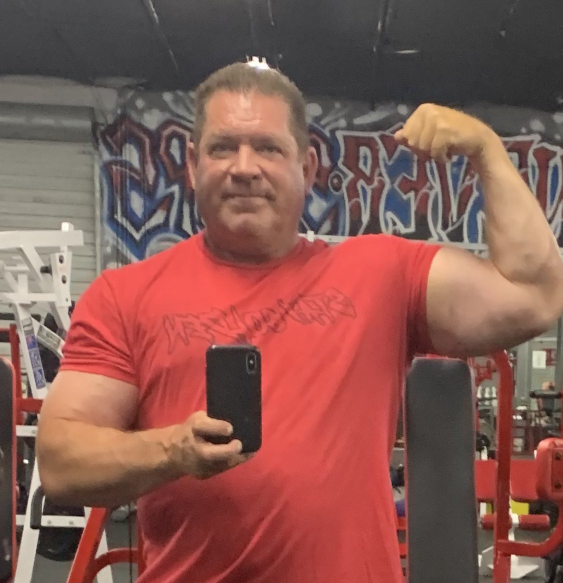 goldenjames82's tweet photo. Photo Bombed....... Trust the process, Bodybuilding has taught me patience, as nothing happens overnight. You have to put in the work, to change your physique! Week 8 of 12 BW at 265 lbs, strength and size untouched 💪 #fitover52 #bodybuilding https://t.co/zWz8BNEfbN