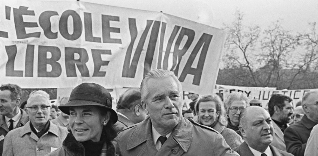En 1984, une protestation rassemblant plus de monde encore qu'en 1968 contre une réforme de l'enseignement privé (surtout catholique) avec 850 000 personnes ne subit aucune violence et se déroula dans le calme le plus absolu. 