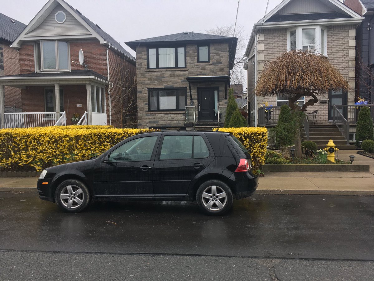 it’s that time of year when fire hydrants say, “come on, park by me, I’m just more forsythia” https://t.co/cFA1qx7C43