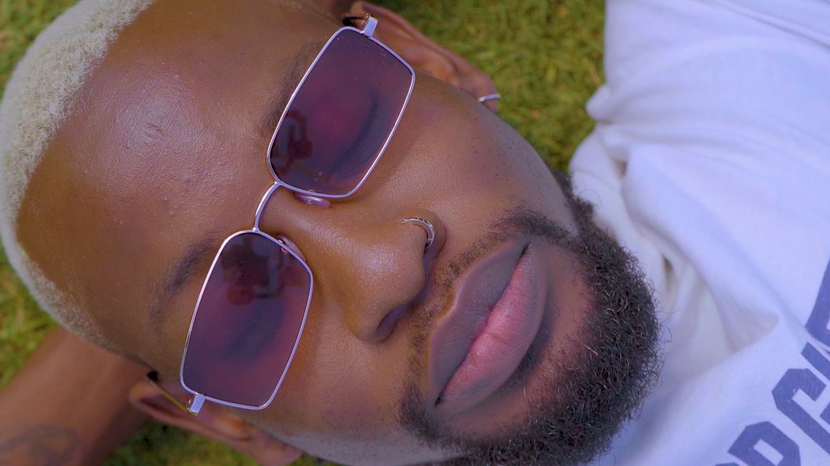 VeezoView's tweet photo. How Does It Feel Freestyle is OUT NOW 🙏🔥

Produced By @FlexTheNinja 
Shot By @localCornerBW 

Check it out here 👇 

https://t.co/TLXjxPaElf https://t.co/eSgTkRrY3q