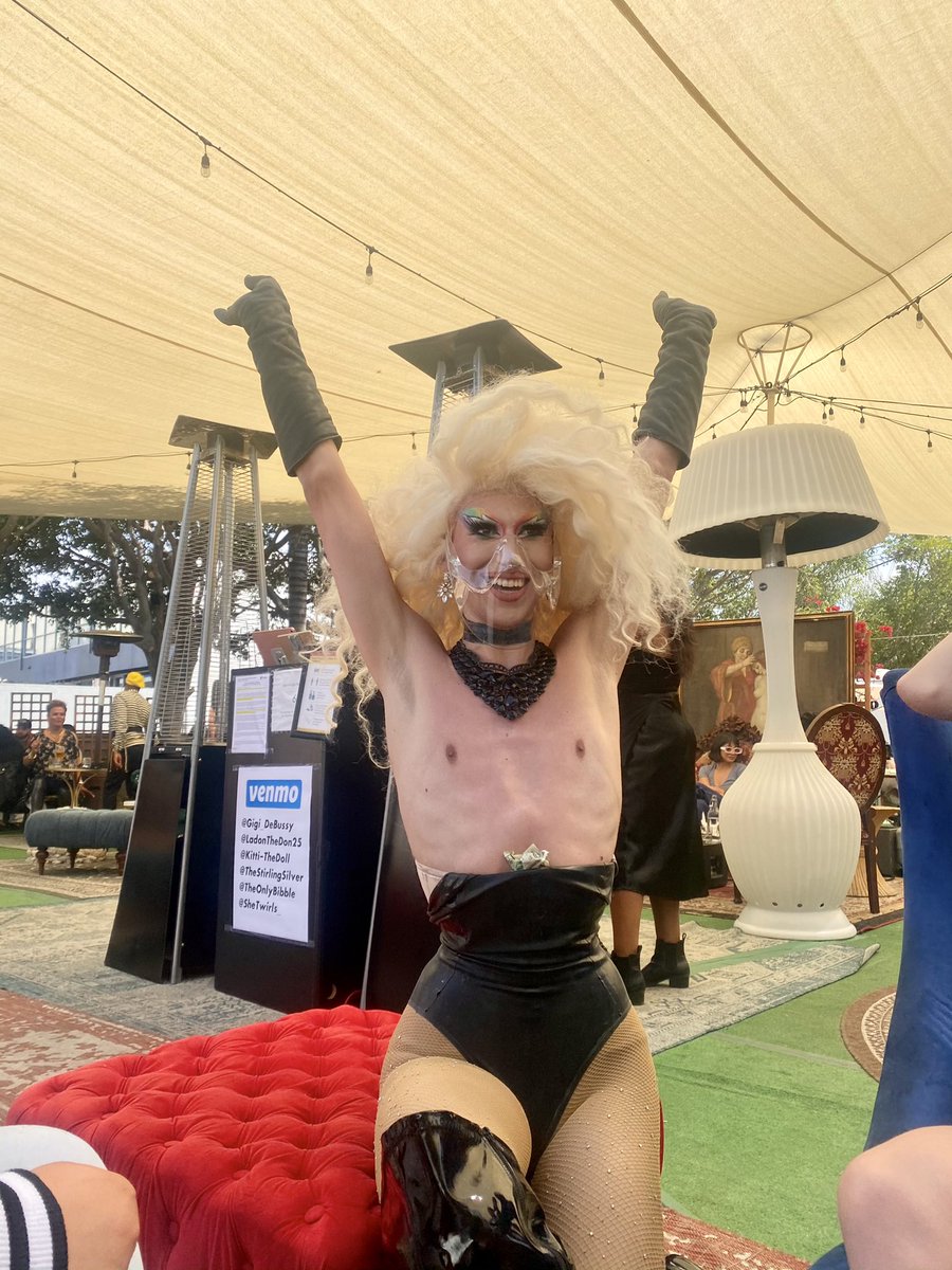 theonlybibble's tweet image. AHHHHH! I had my first gig today! Yes. my custom latex leotard tore in the middle of it but that’s cuz she was turning the ball so ferociously. Such an amazing experience and can’t wait for many more! youtu.be/-Me4zuKNwzk
.
.
.
#bibble #dragqueen #localqueen #RuPaulsDragRace