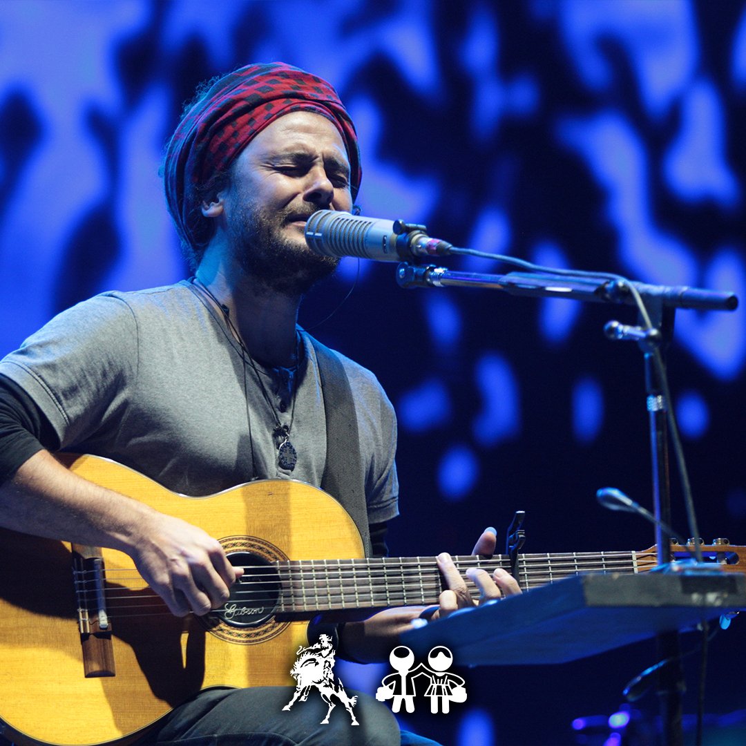 FestivalJM's tweet photo. Cuando Raly empieza a cantar, nos invita a viajar, recorriendo Santiago, disfrutando en cada nota, en cada palabra 🎶 Alguien anda con ganas de escuchar una zambita hoy?
#FestivalJM2020 #ColoryCoraje #JesúsMaría #RalyBarrionuevo
#Edicion55 #SantiagoDelEstero https://t.co/EhdDWNK8pK