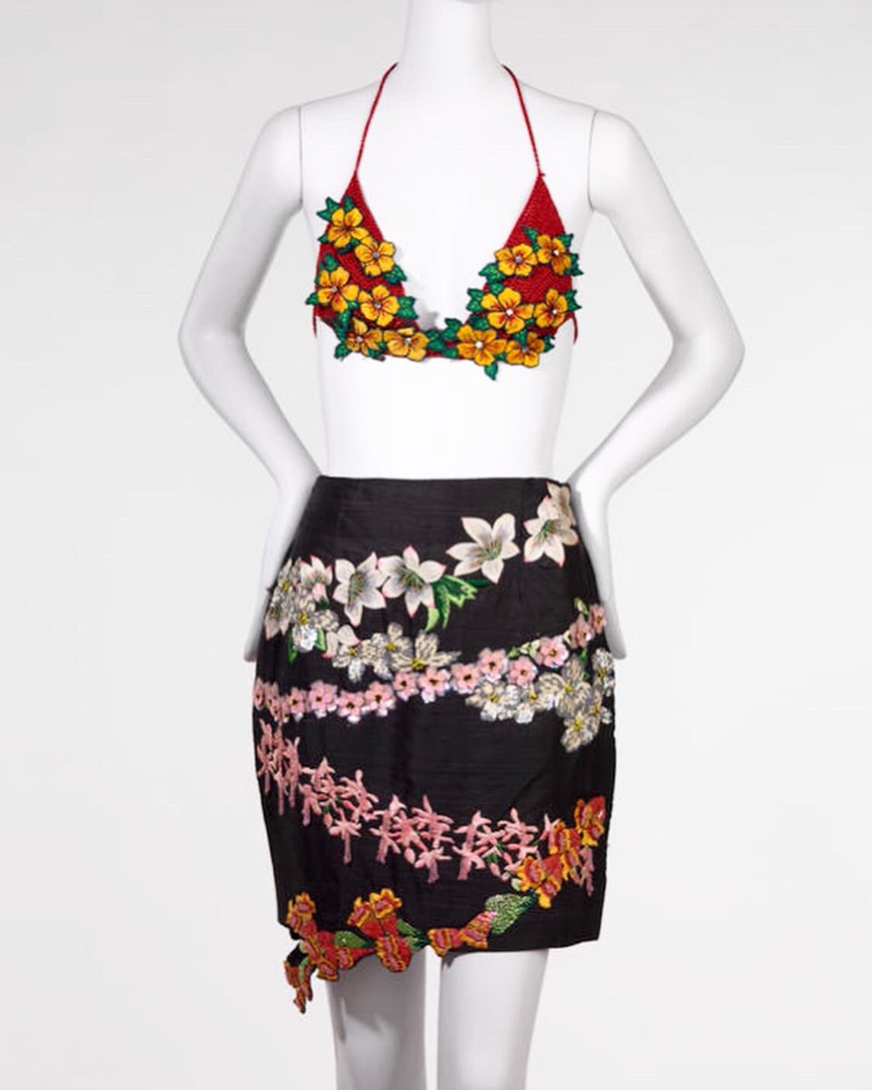 RISDMuseum's tweet photo. A floral ensemble fit for the season. And it comes with a "just-in-case" quilted coat for our fellow New Englanders out there-we know the struggle. #Spring #ToddOldham #OOTD
--
Todd Oldham, designer, Lei Ensemble, Spring 199, Gift of the Todd Oldham Studio https://t.co/EAM4W5eyZR