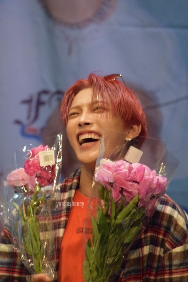 just look at him and his smile :( #ATEEZ  #에이티즈  #STANWORLD  @ATEEZofficial