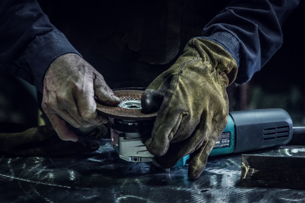 MakitaTools's tweet photo. Makita delivers grinding performance with the 4-1/2” / 5” X-LOCK Angle Grinders. The unique feature with these angle grinders is the X-LOCK Technology, which is a quick-change system for tool-free accessory changes.
https://t.co/CSut5QyVRg
#xlock #anglegrinder #makitausa https://t.co/A4aVKxk0Q7