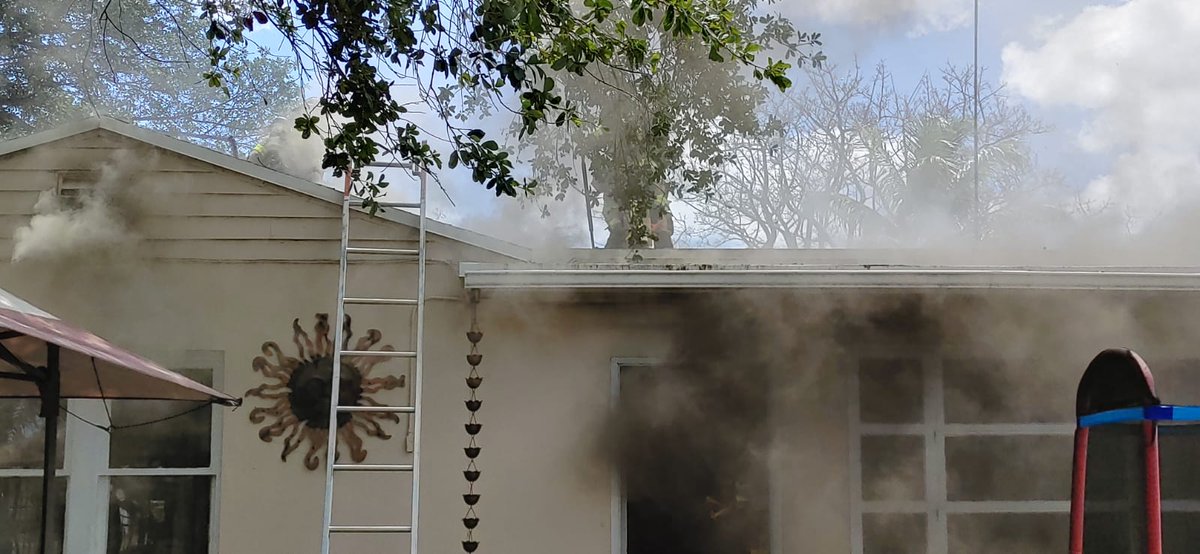 MiamiDadeFire's tweet image. #MDFRInTheNews: More than 10 #MDFR units responded to the scene of #FirstAlarm house fire near NW 32 Avenue and 32 Street just after 1:30 p.m., Friday. 

Story: @wsvn bit.ly/32dZiWh