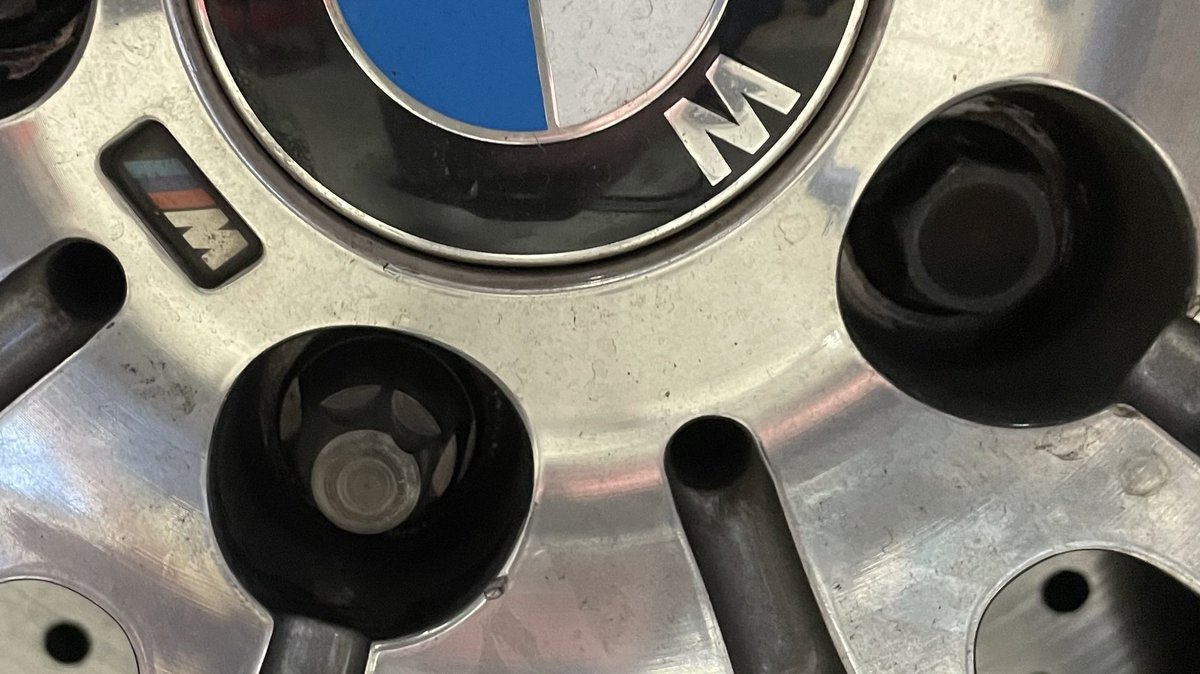 AdvWheelLocks's tweet image. Bolt style prototypes are in testing.