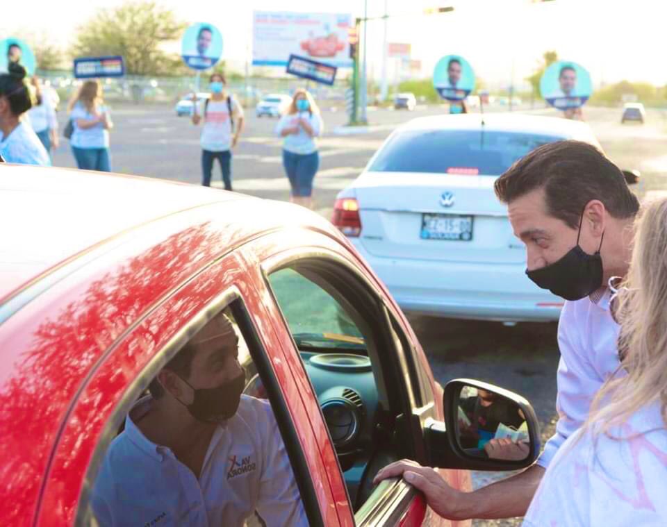 afdezdg's tweet photo. Les comparto unas fotos del día de ayer donde con mucho gusto saludamos a nuestros amigos en el cruce de Blvd. Progreso y Reforma.
Por un #Hermosillo de #oportunidades. https://t.co/xLZMEa3lHs