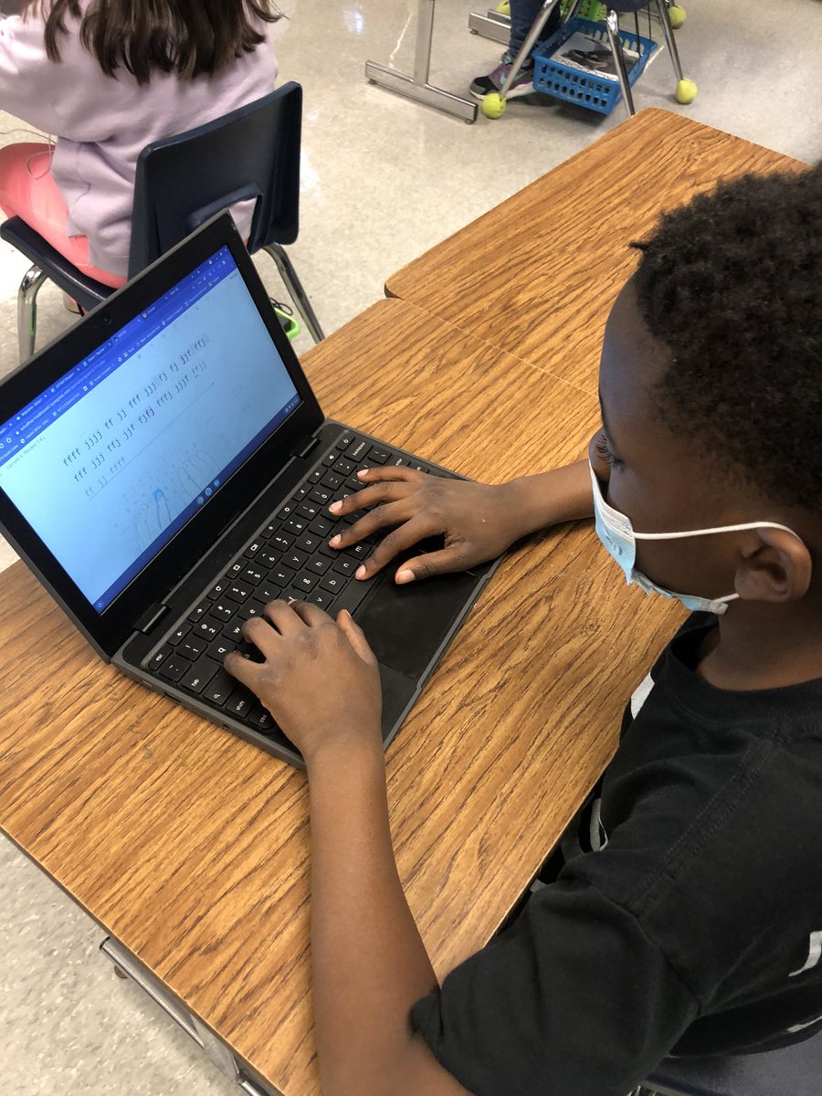 HeunLibrary's tweet image. The best part of being back in person is hearing kids say how much they enjoyed your lesson when you are finished teaching. Loved getting to see these 2nd graders dig in to typing and bookmarking today. They’re fully immersed in it! @Schaffner063 #JCPSDigIn #WeAreJCPS