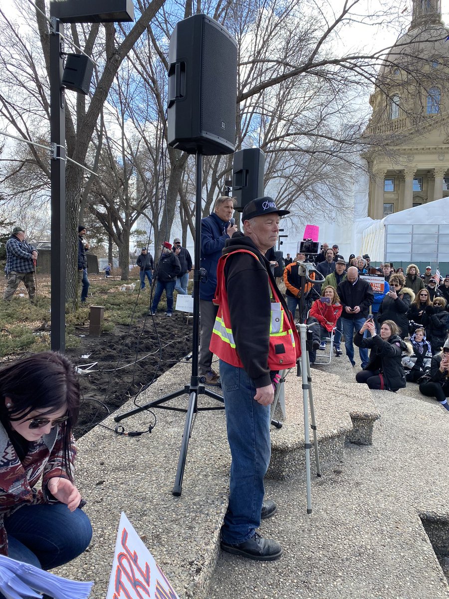 Maxime Bernier is now speaking. He refers to himself the Albertan from Quebec. Says our freedoms are under attack.  #yeg  #covid19ab – bei  Alberta Legislature