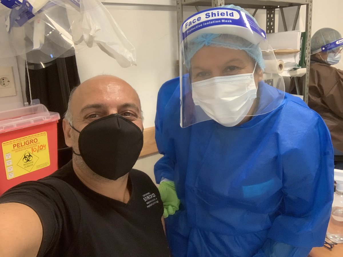 Me di la primera dosis en el centro de salud del Cerro. Gracias a las trabajadoras y trabajadores! #Yomevacuno por mi familia , por los trabajadores , por toda la sociedad. Somos responsables, somos solidarios , Somos ⁦<a href="/UntmraCom/">UNTMRA Oficial</a>⁩ !