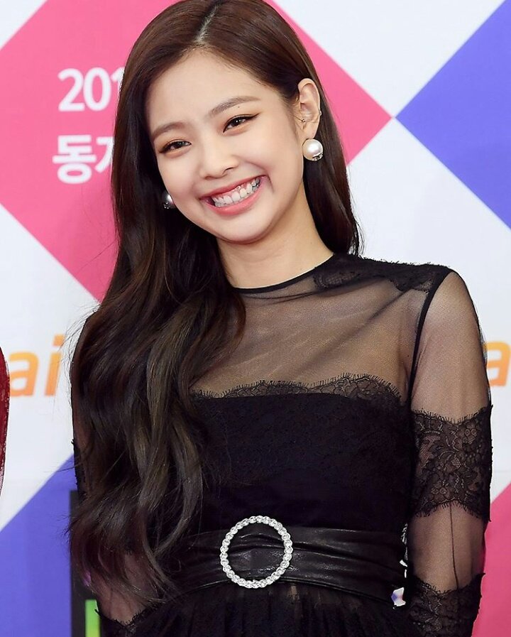 BlackpinkPict's tweet photo. 171225 Jennie and Jisoo SBS Gayo Daejun 2017 Red Carpet

iHeart For BLACKPINK
I vote #HowYouLikeThat for #BestMusicVideo on #iHeartAwards 
@BLACKPINK https://t.co/a7DFxQVoT6