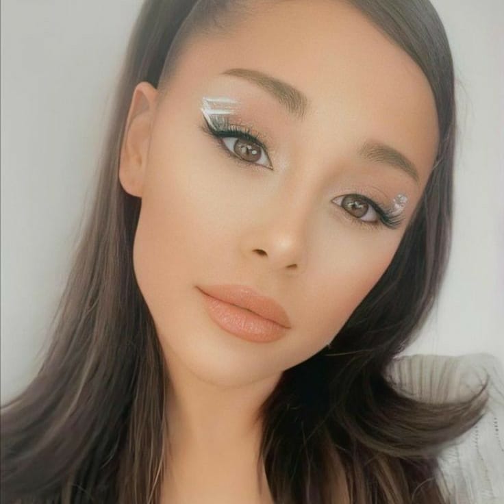 Good Afternoon mi QUEEN @ArianaGrande 👑👑👑💛💛💛💛💛