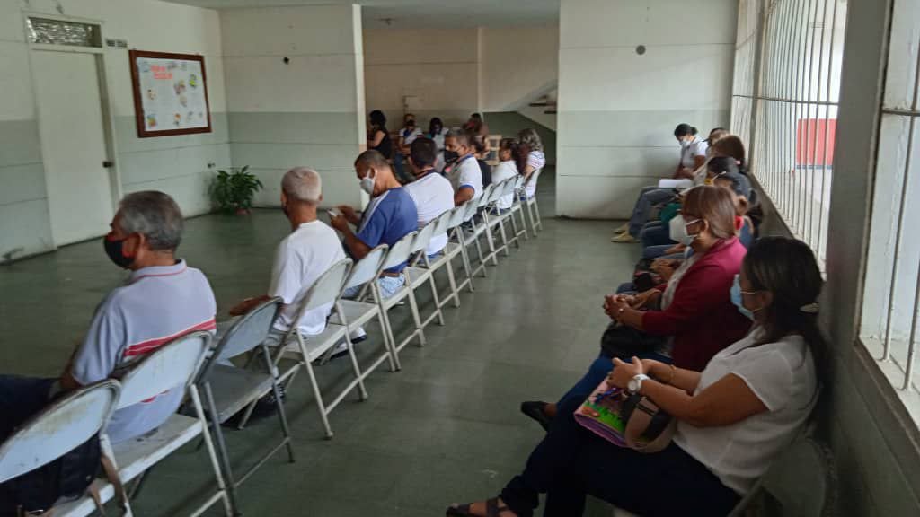 notieducatetru's tweet photo. 💻📱 ¡ATENCIÓN! En el Estado #Trujillo inició la aplicación de segunda dosis de la vacuna #Sinopharm para atender al personal del @MPPEDUCACION, Gracias al Pdte @NicolasMaduro y al Min. @psuvaristobulo 
#RebeldíaBicentenaria 
#PuebloComunicadorRebelde
@RangelSilva4F @LirosTorres https://t.co/u5nZxLEHM7