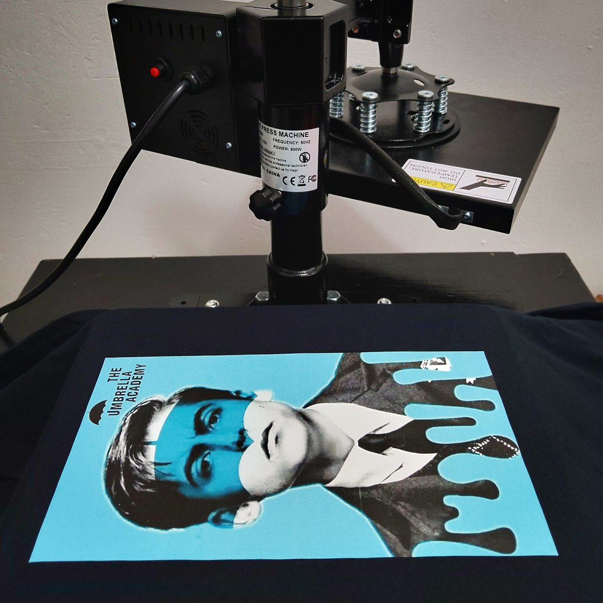 jaegerprints's tweet image. ☂️🔵👦☂️🔵👦☂️
.
.
#theumbrellaacademy #blue #print #design #heatpress #tshirt