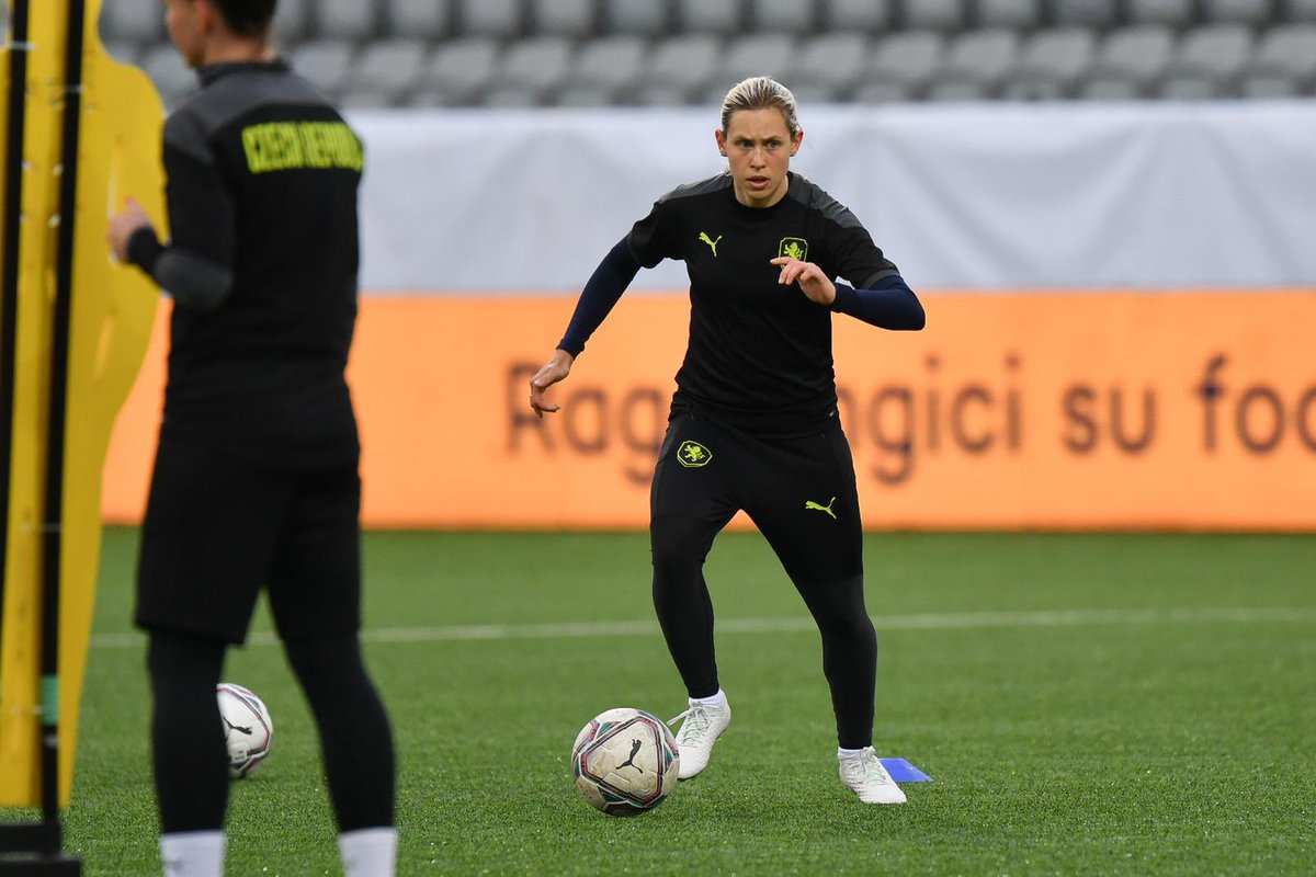 Svitkova10's tweet photo. Zítra zápas o všechno! Držte nám palce!
📺 20:00 ČT Sport
📍Thun 🇨🇭
#SUICZE #roadtoEURO https://t.co/6KiL0Jr1zK