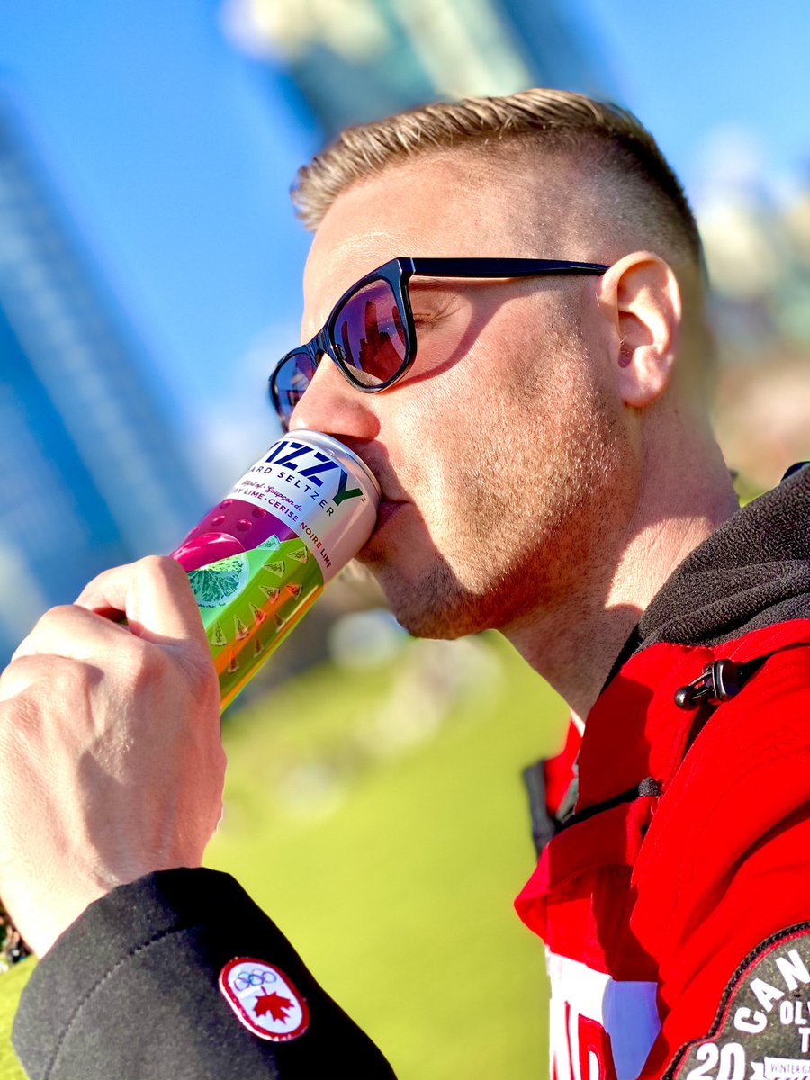 br_webb's tweet photo. How’s this for a thirst trap? A super fruit for a super kween. Sipping into this week with the brand new @vizzyseltzer.
#VizzyGang #gifted #seltzer #kween #superfruit #acerolacherry #nowincanada #instoresnow https://t.co/hhTwQ9qTup