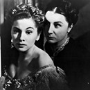 Rebeca (Rebeca, una mujer inolvidable) elportaluco.com/rebeca-rebeca-… Al poco tiempo de perder a su esposa Rebeca, el aristócrata inglés Maxim De Winter conoce en Montecarlo a una joven humilde, dama de c...