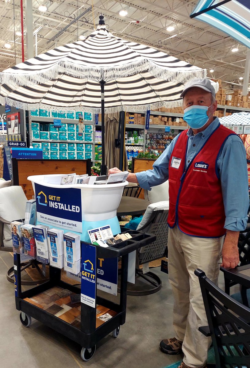 lowes2572's tweet image. They see us rolling &amp;amp; installing🎵 Jayme is showing customers all the projects we can help them with this year from our Mobile Lead &amp;amp; Service Station #WeInstall @kg899 @JBell2572 @BenitoKomadina @specialtylowes @D899_RVA @BlueBoxR1 @FatemiaGunter