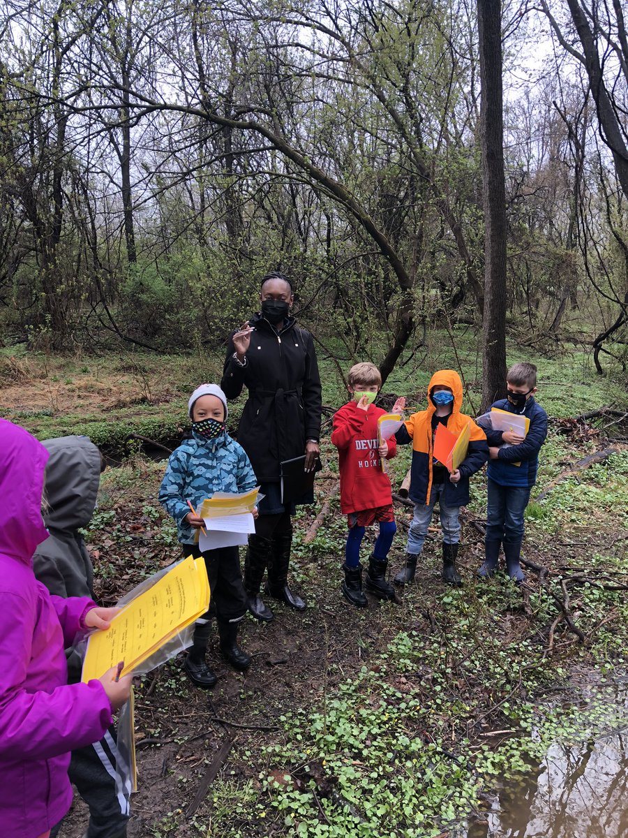 DrHydrogenHC's tweet image. Had the honor of accompanying 2H outside to look at landforms on a hike in the park. They created claims supported by evidence about why and how water and wind change our 🌍‘s surface. Dr. Treece enjoyed learning about Earth Science too! @HVRSD #ngsschat