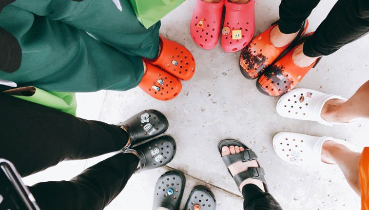 Not @ BTS bought crocs together and took a pic except Yoongi 