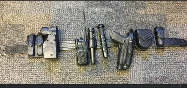 Taser is on the left, gun is on the right.Taser weighs roughly 10oz, that glock weighs 30oz or soThese belts are designed so you cant fuck up. This is gaslighting the cops are doing. The officer KNEW what she was doing. Duante Wright is dead because of this officer.