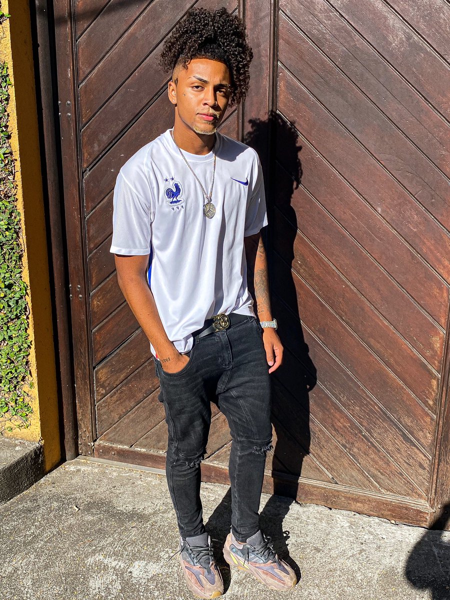 UgaUgaofc's tweet photo. Tá faltando eu na sua vida 🤧🤣 https://t.co/lzCYNOW2ob