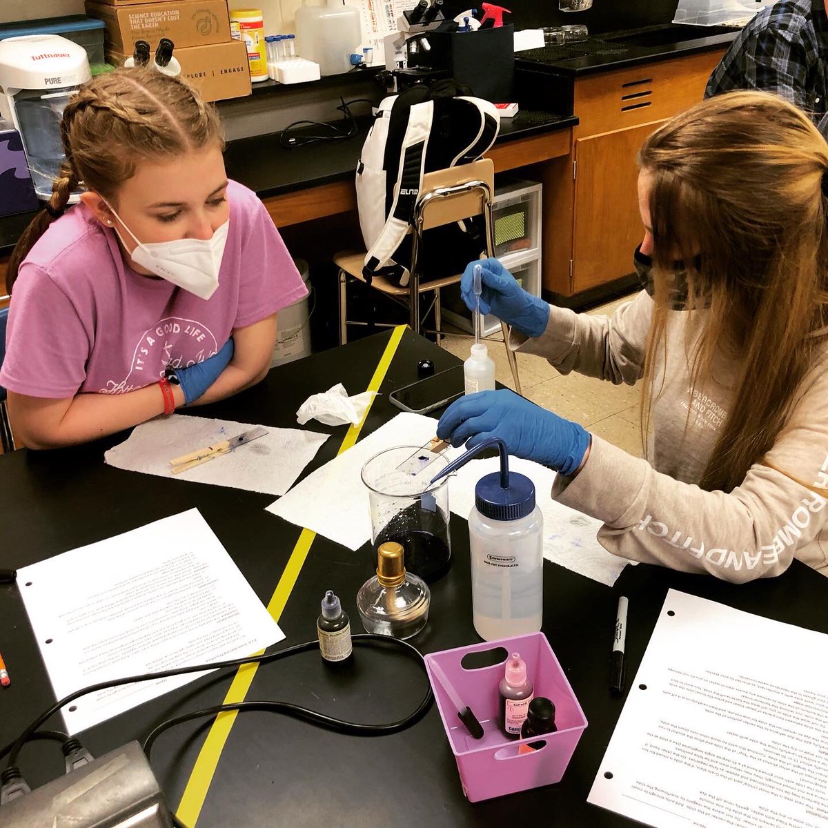 MsFishback's tweet photo. Busy Biomed Monday at SCHS! Gram Staining in PBS, skin modeling in HBS, and Dr. Christine Dolin a Clinical Chemist from UK spoke to MI and BI about her work! #PLTWClassroom #THEShelbyCountyHS @RocketPrincipal @shelbycountysch https://t.co/fnJ3fFNMK8
