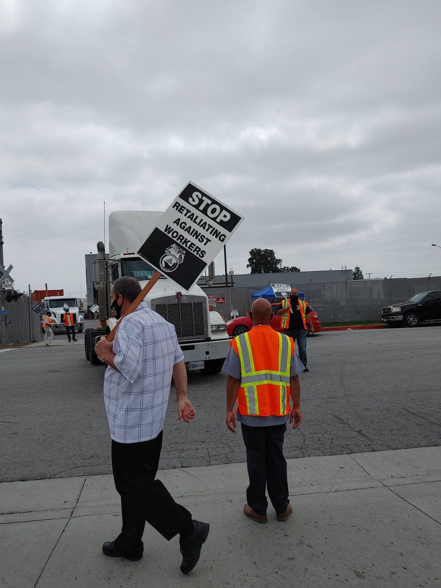 jbaruch630's tweet photo. Supporting our Teamsters Local 848 bros &amp; sisters at the #PortStrike 👊 #1u #LaborMovement #Unity #EndMisclassification 🇺🇸 https://t.co/koOtV82nZV