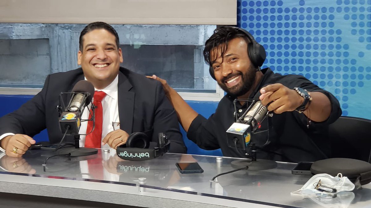 JuanGratereaux's tweet photo. ¡Feliz devuelta a cabina 🎙 😀! Muy agradecido de mis compañeros de @elmismogolpe con don @jochysantos en nuestro segmento #elgolpelaboral #elteamdelarisa #drcodigo https://t.co/KURRhrJQch