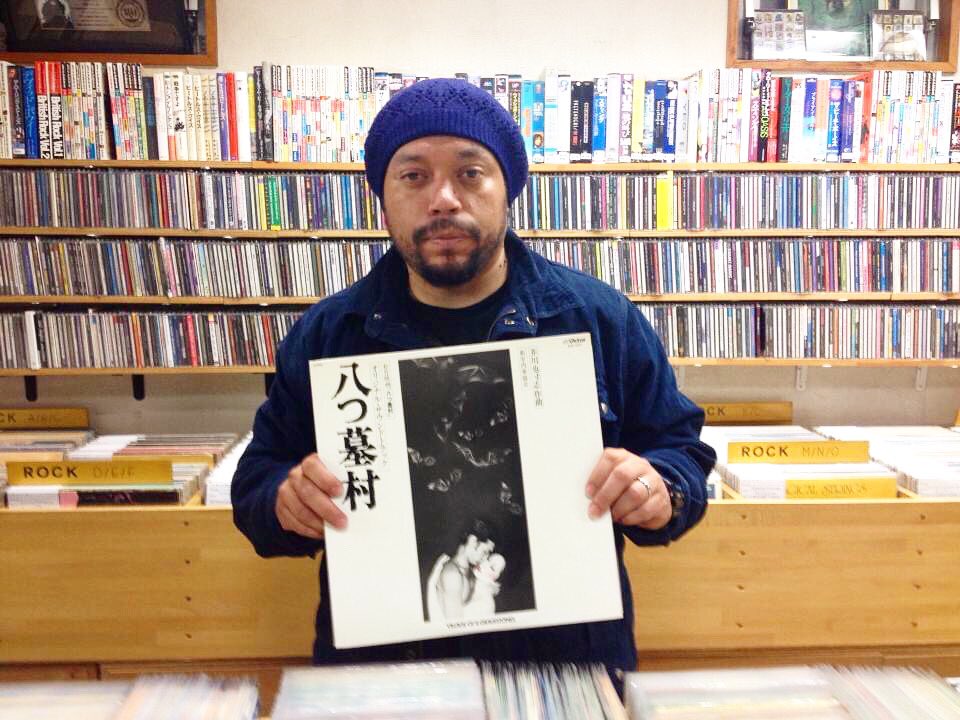 TurntableTokyo's tweet photo. Back in the day 8 years ago today Andy / record jungle digging obscure Japanese soundtrack in jimbocho shop 🔥🔥🔥🔥🔥
#recordstore #recordshop #soundtrack #sbbx #recordjungle #tokyo #japan #montebello #LA #vinyldigger #recordhunter #turntabletokyo #recordadventure https://t.co/43wEhF6tIo