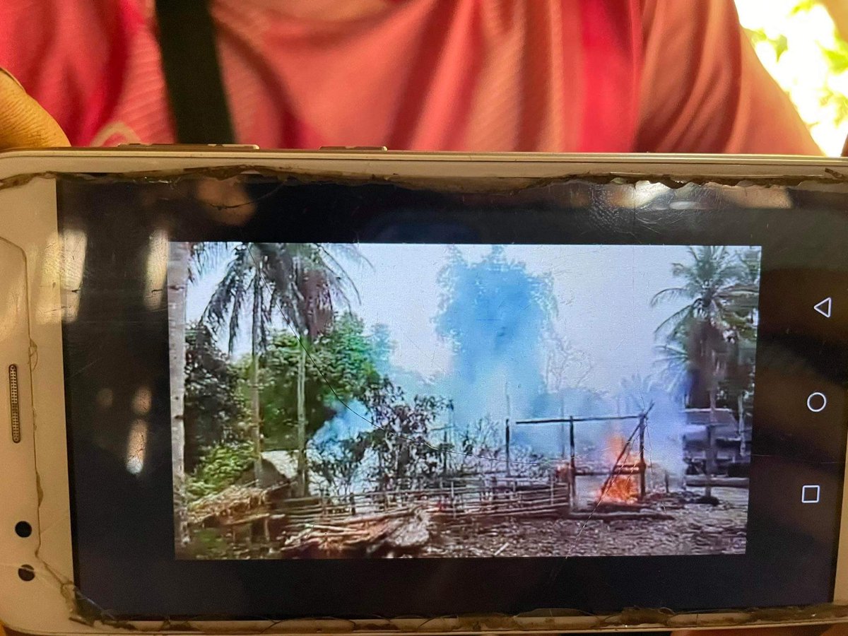 mahninphue's tweet photo. 🧵 1/ Small villages in #HpaPon District, needing desperate help (I was told 15 small villages all together). On 17th and 18th April, around 7AM #Myanmar troops burned down one of the village name #HaePoeDow.
#Apr28Coup
#WhatsHappeningInMyanmar 
@pyaezone  https://t.co/j04HcEuKuT