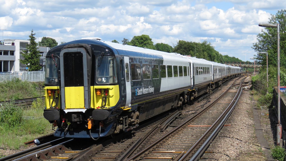 williampgwebb's tweet image. The withdrawal of the Class 442 Wessex Electric Units has now ended a chapter in railway history #Class442 #WessexElectric #RIPPlasticPigs