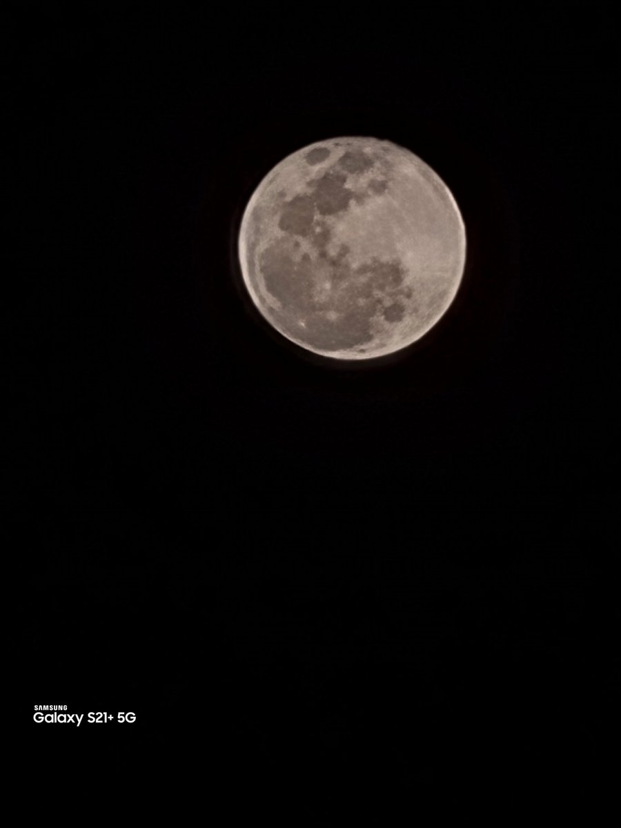Of course we won't let the #supermoon2021 pass by. 
📸 #GalaxyS21Plus
#GalaxyS20Plus