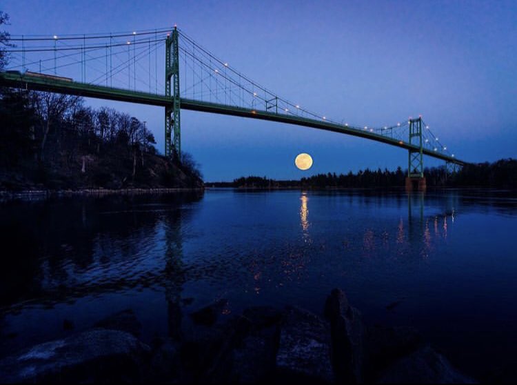 Full moon rising - did you catch the #SuperPinkMoon last night? 🌝
.
.
.
.
.
📸: @a.m.creativ
#1000Islands #Gananoque #SEOntario #Travel #Canada #Islandlife #DiscoverON #ExploreCanada #YoursToDiscover #VisitCanada #Ontario #BestOfOntario #OntarioTravel #LifeOnTheRiver #GetOutside