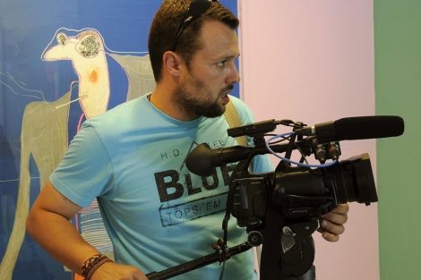 RSF España (@rsf_es) on Twitter photo David Beriáin y Roberto Fraile han sido asesinados cuando preparaban uno de sus grandes reportajes sobre preservación de la naturaleza. Pese a nuestra tristeza, nuestro orgullo por su compromiso con las realidades más difíciles y olvidadas.
Que la tierra os sea leve, compañeros. David Beriáin y Roberto Fraile han sido asesinados cuando preparaban uno de sus grandes reportajes sobre preservación de la naturaleza. Pese a nuestra tristeza, nuestro orgullo por su compromiso con las realidades más difíciles y olvidadas.
Que la tierra os sea leve, compañeros.