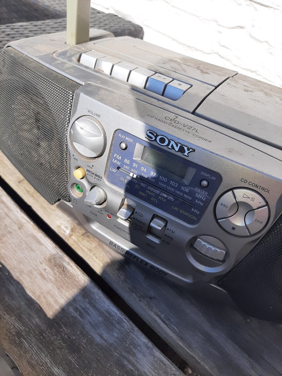 JansenEJG's tweet image. Zender onbekend @ArnoKnapen. #howdoyoudo #teamroxette