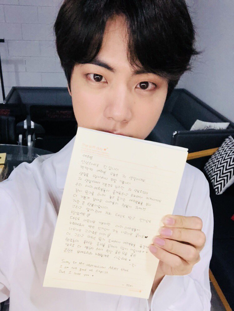 his handwritten letter saying "sorry to my international ARMY that i am not good at english but i love you"