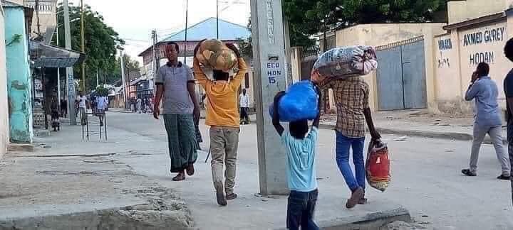 kabdi21's tweet photo. #Mogadishu in crisis. My heart aches 💔💔 https://t.co/imZTloq6oB