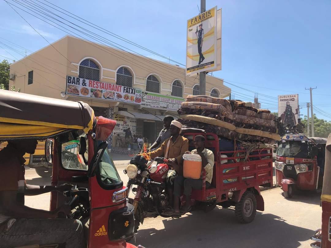 kabdi21's tweet photo. #Mogadishu in crisis. My heart aches 💔💔 https://t.co/imZTloq6oB