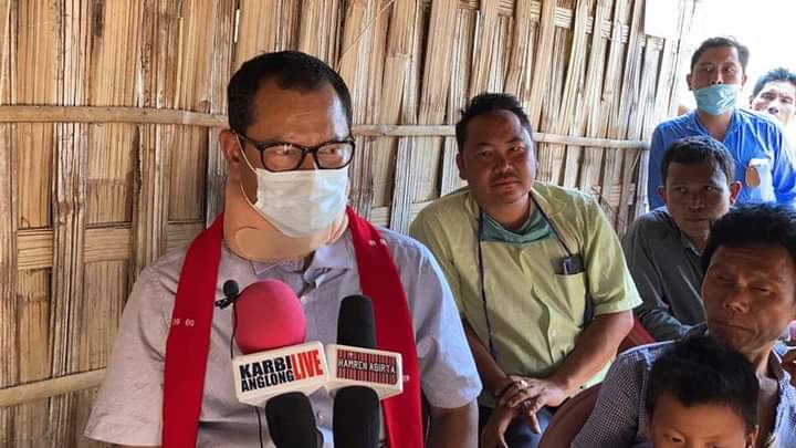 DrNumal's tweet photo. Today I have visited the victim family of Roha murder case where an innocent minor girl was brutally killed. https://t.co/q9aA79r9rX