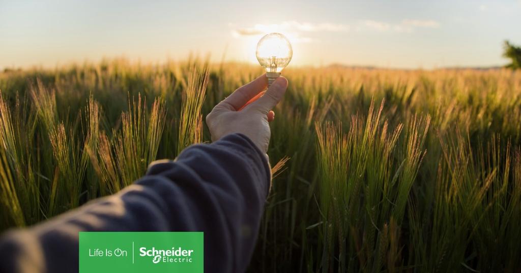 SchneiderElecFR's tweet photo. Publication des résultats du Schneider Sustainability Impact pour le T1 2021! Coup de projecteur sur nos efforts pour réduire les émissions de carbone sur les chaînes logistiques avec le lancement du #ZeroCarbonProject 🌍🌿 Pour en savoir plus 👉 https://t.co/0zO7sHWjD1 https://t.co/Ksc9L4b7Dn